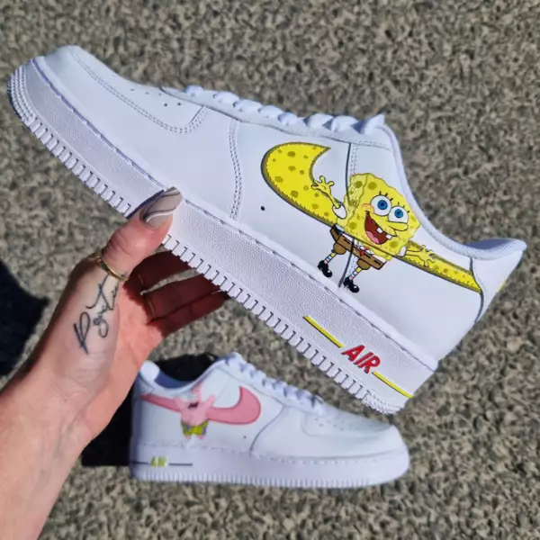 Custom Nike Air Force 1 Bob l’Éponge et Patrick avec swoosh personnalisé – peinture dessin animé