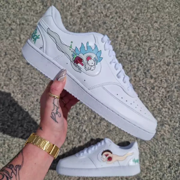 Custom Nike Court Vision Low Rick et Morty en forme de têtard dans le swoosh – modèle aussi dispo sur Air Force 1